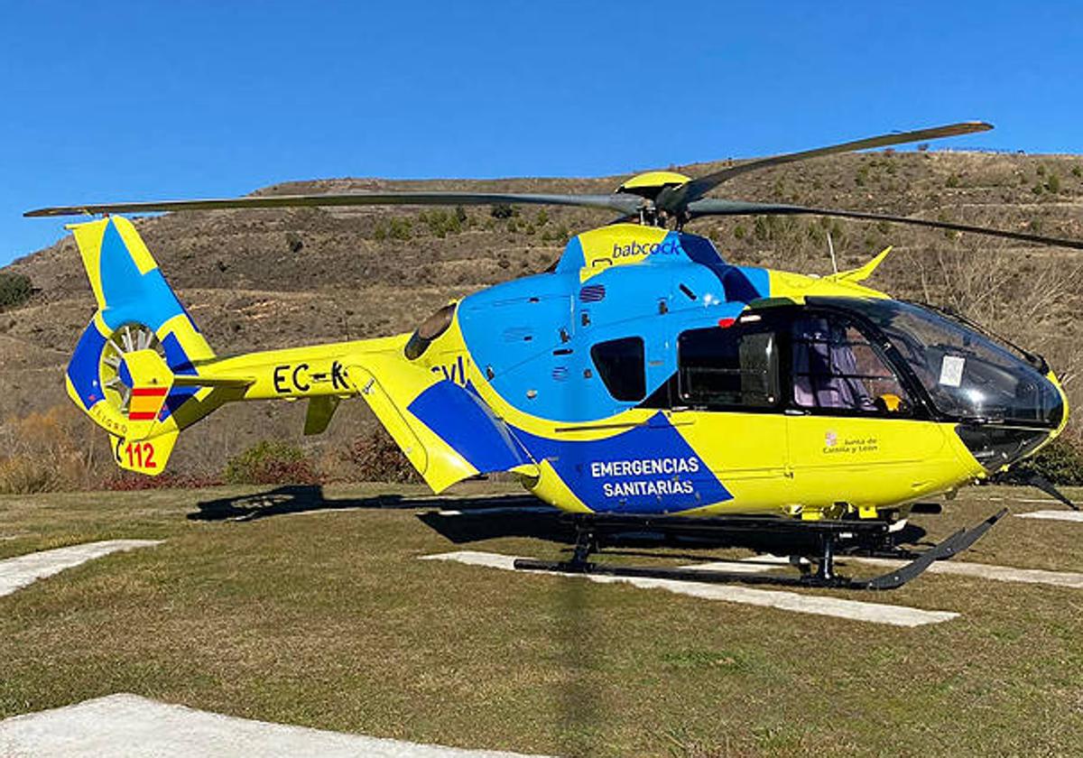 Evacuada en helicóptero tras salirse de la carretera y volcar su turismo