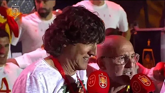 El karaoke de Luis de la Fuente y Patxi Salinas: así cantaron 'Quijote', de Julio Iglesias