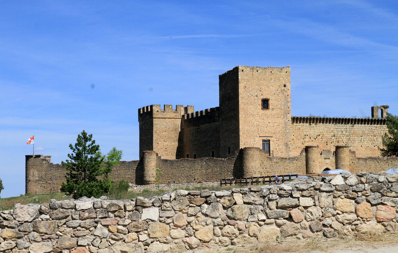 Así es el castillo de Pedraza comprado por Santiago Segura, José Mota y Luis Álvarez