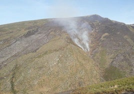 Incendio forestal en la provincia de León el verano pasado.