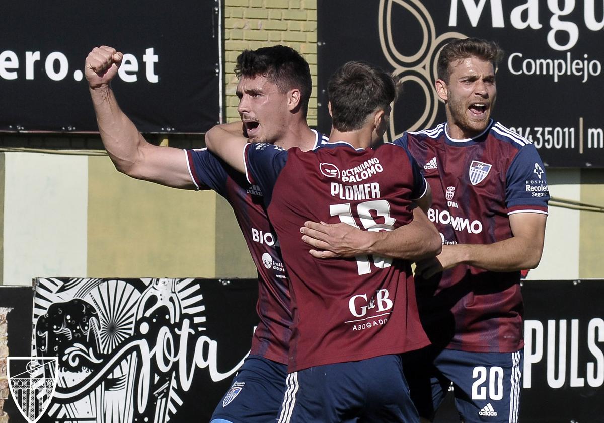 Sergi Molina celebra su tanto conseguido la temporada pasada ante la Llerenense.