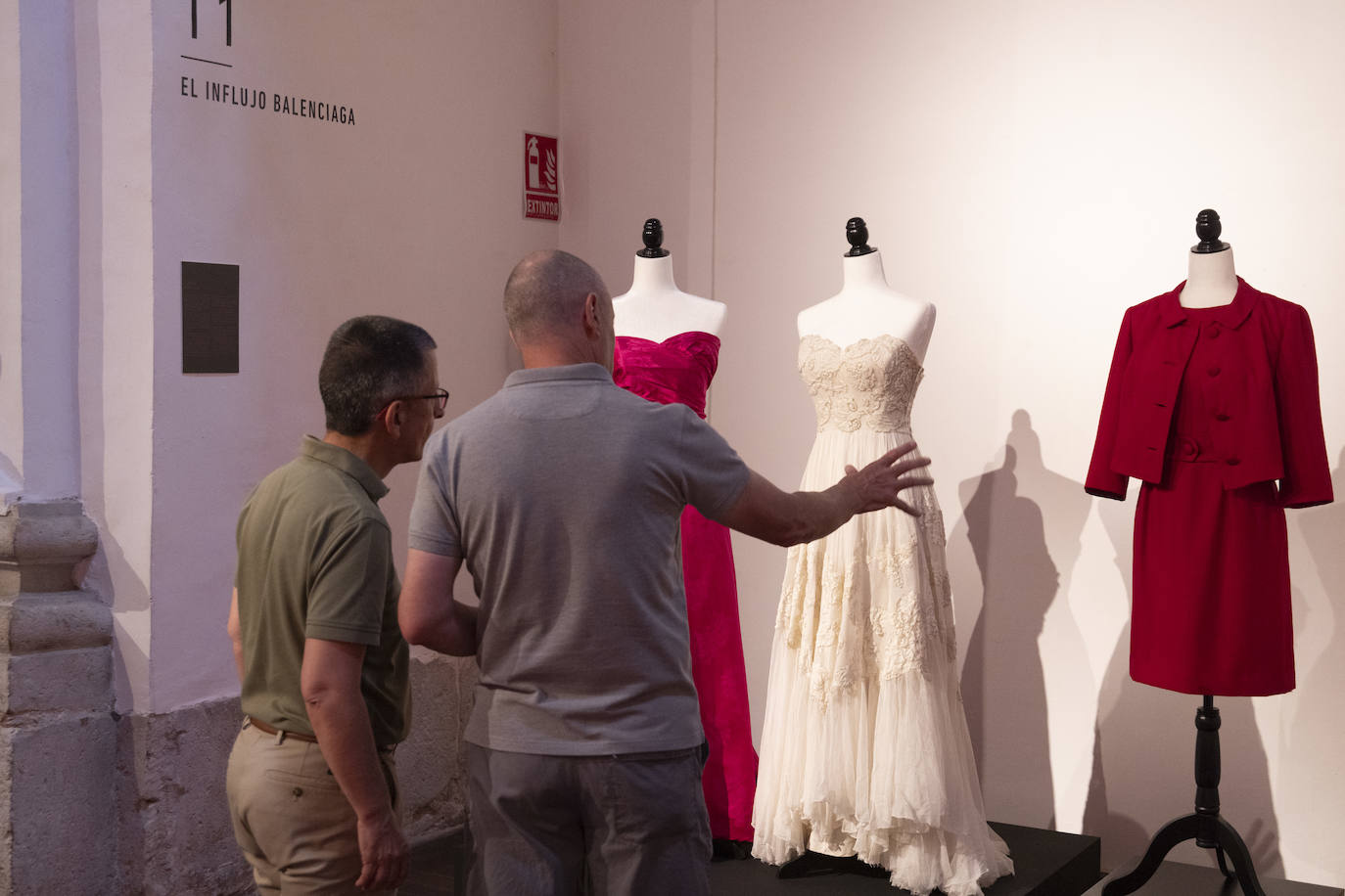 Fotos de las prendas geniales de Balenciaga que pueden verse en Valladolid