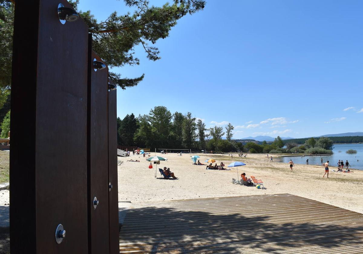 La playa de Aguilar de Campoo funciona a pleno rendimiento