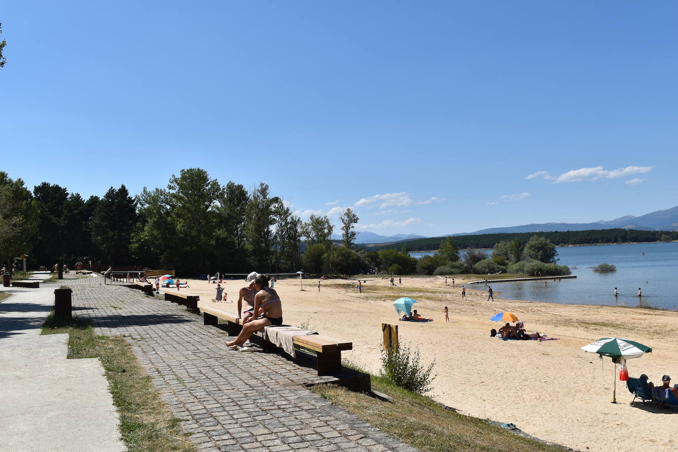 La playa de Aguilar de Campoo funciona a pleno rendimiento