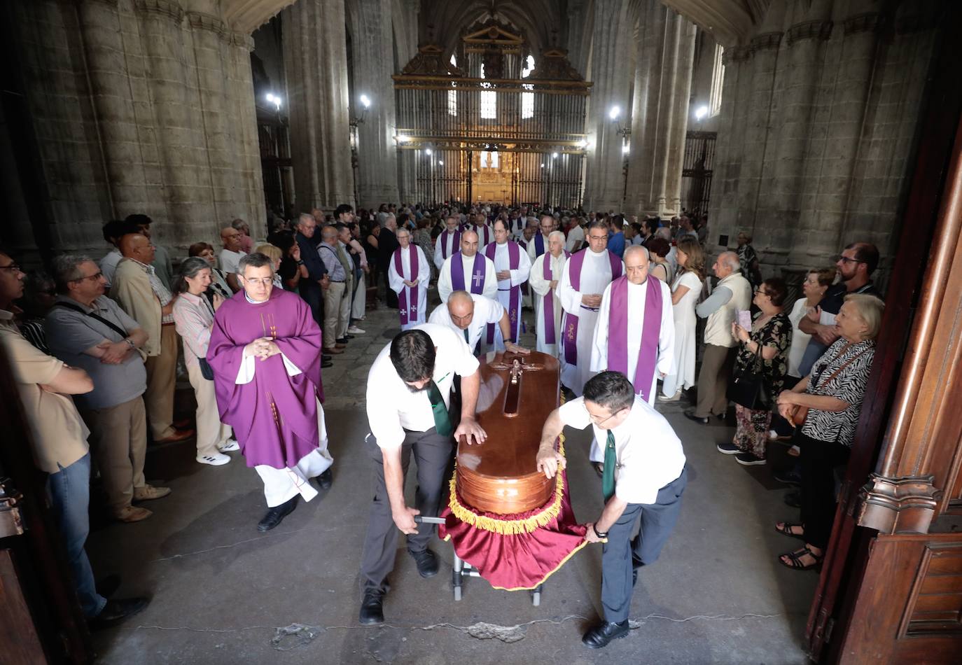 El funeral de Teófanes Egido, en imágenes