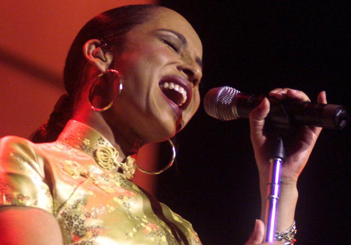 Imagen e archivo de la cantante Sade.