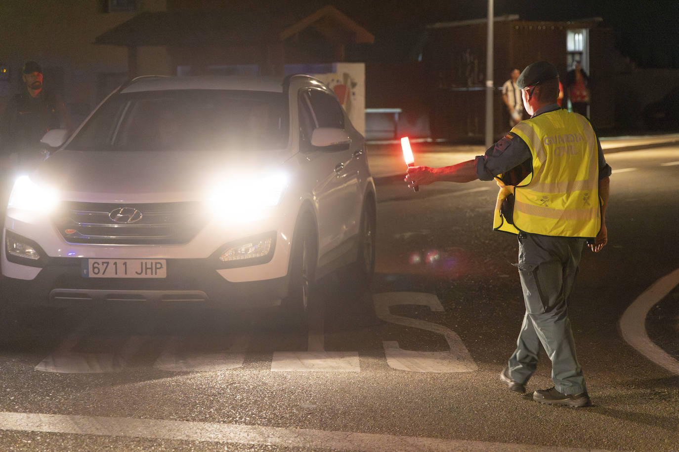 Controles y perros, así patrulla la Guardia Civil en las fiesta de los pueblos