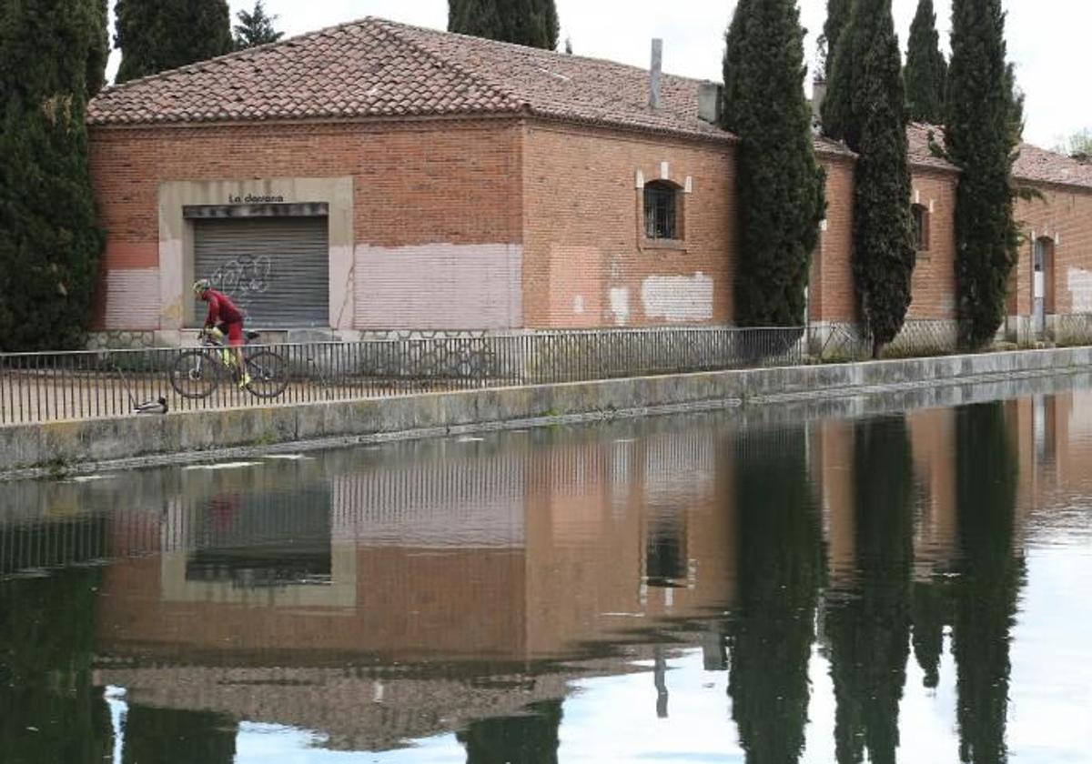 Almacén de la Dársena que será devuelto a la CHD.