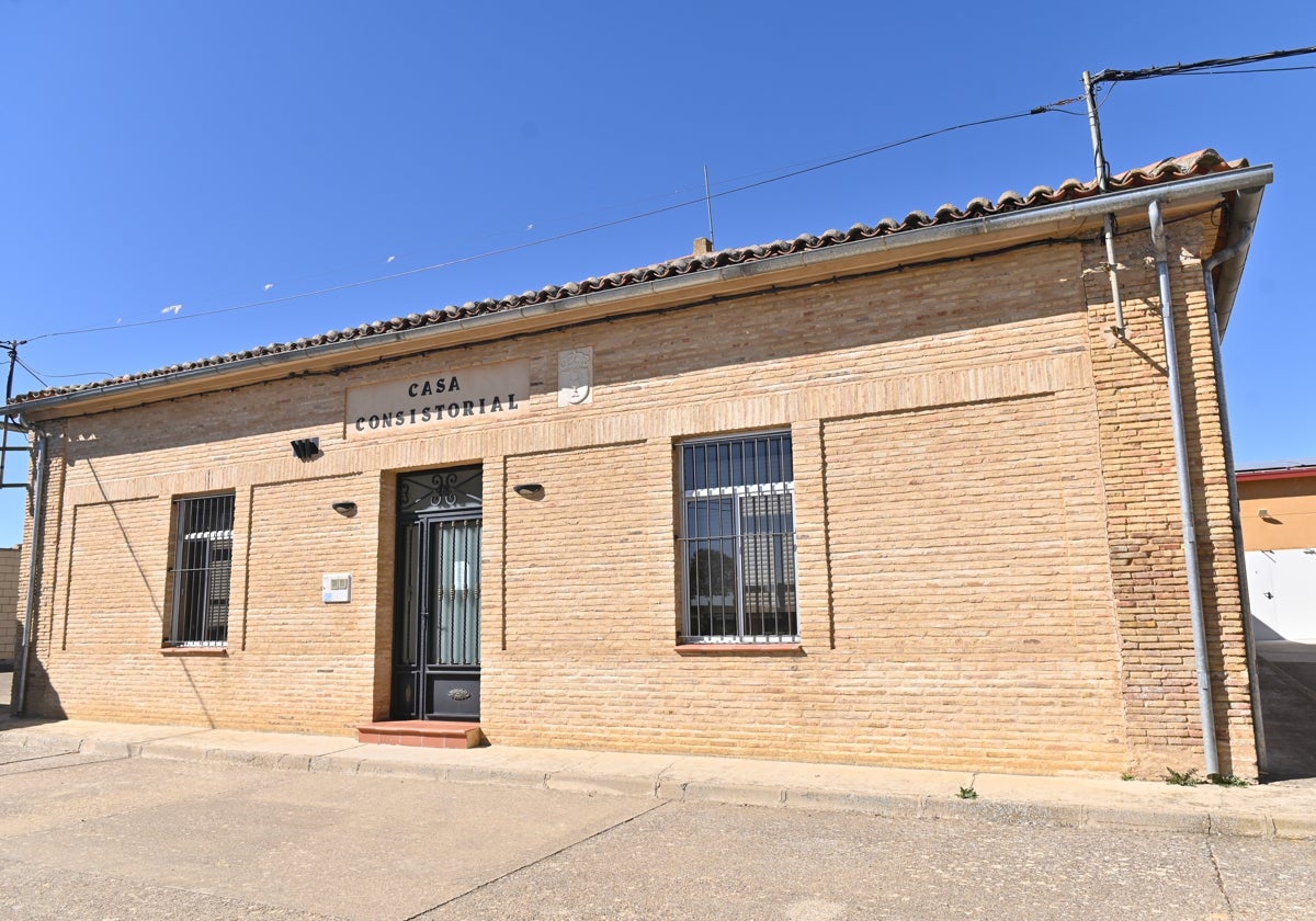 Casa Consistorial de Villafrades de Campos luce restaurada y muy bien conservada.