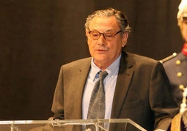 Alonso Burgos, en el pregón literario de 2012 en el Teatro Principal.