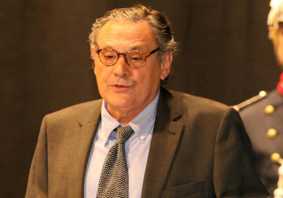 Alonso Burgos, en el pregón literario de 2012 en el Teatro Principal.