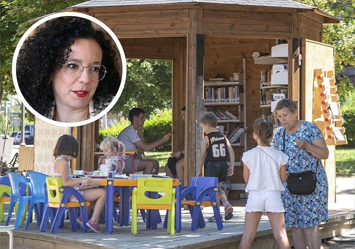 Actividades en una de las casetas de lectura de la ciudad, y el círculo la portavoz de Cs, Noemí Otero.