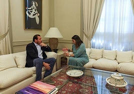 Óscar Puente y Miriam Andrés, durante el encuentro en el Ministerio de Transportes.