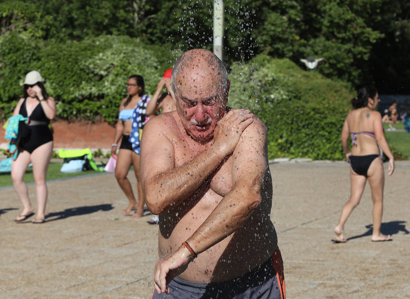 Los palentinos combaten el calor como pueden