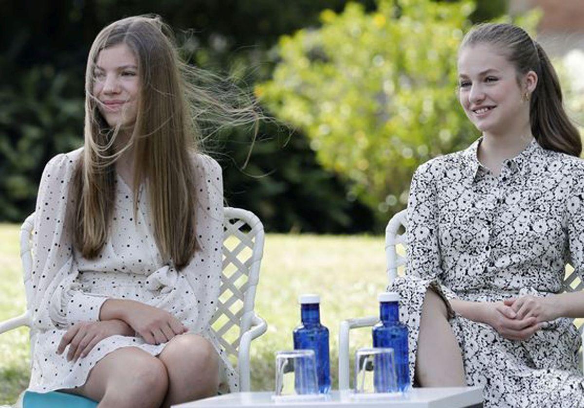 La infanta Sofía y la princesa Leonor.