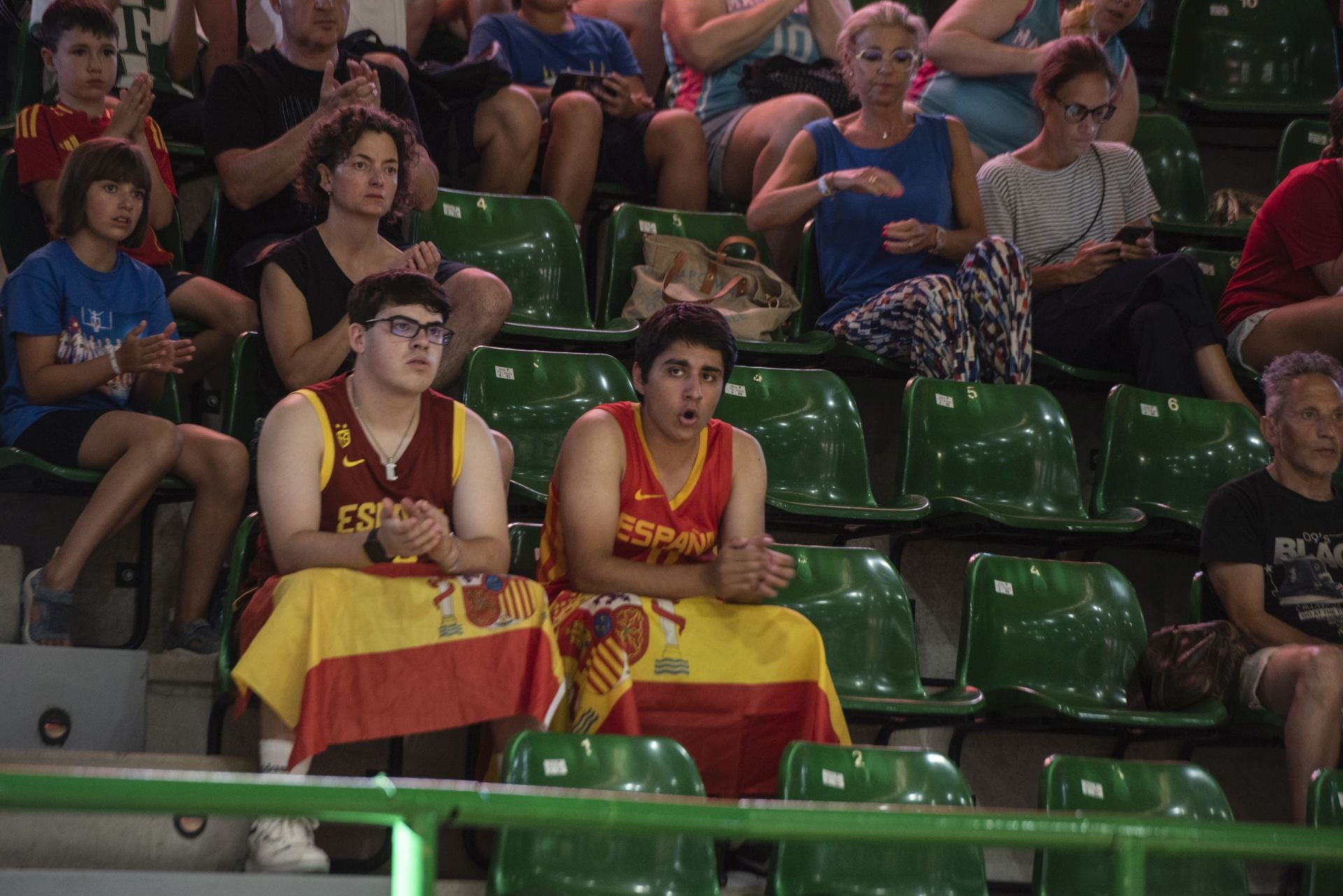 Búscate en las gradas del Pedro Delgado durante el España - Canadá de baloncesto