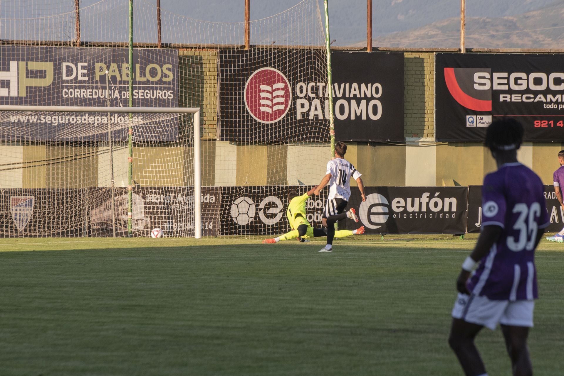 El partido entre la Segoviana y el Real Valladolid, en imágenes