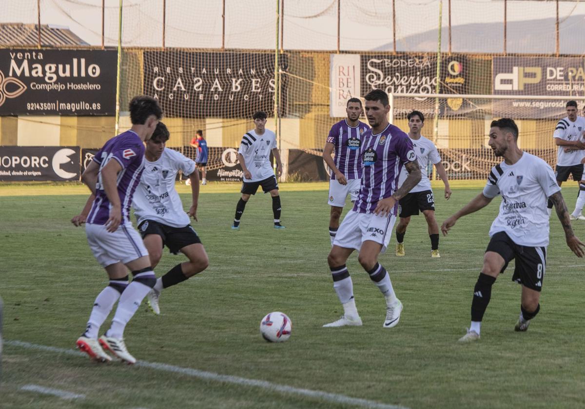 El partido entre la Segoviana y el Real Valladolid, en imágenes