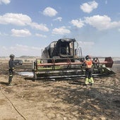 Un fuego originado en el motor de una cosechadora causa un incendio en Villasexmir