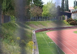 Talud de la ciudad deportiva de La Albuera donde se construirá el módulo cubierto de atletismo.