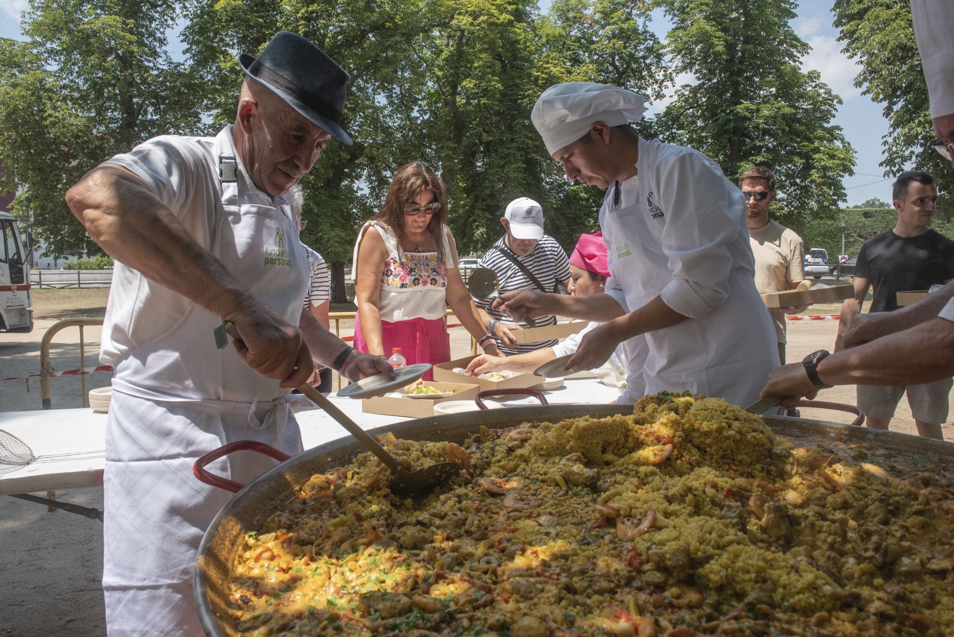 La paella popular de Apadefim, en imágenes