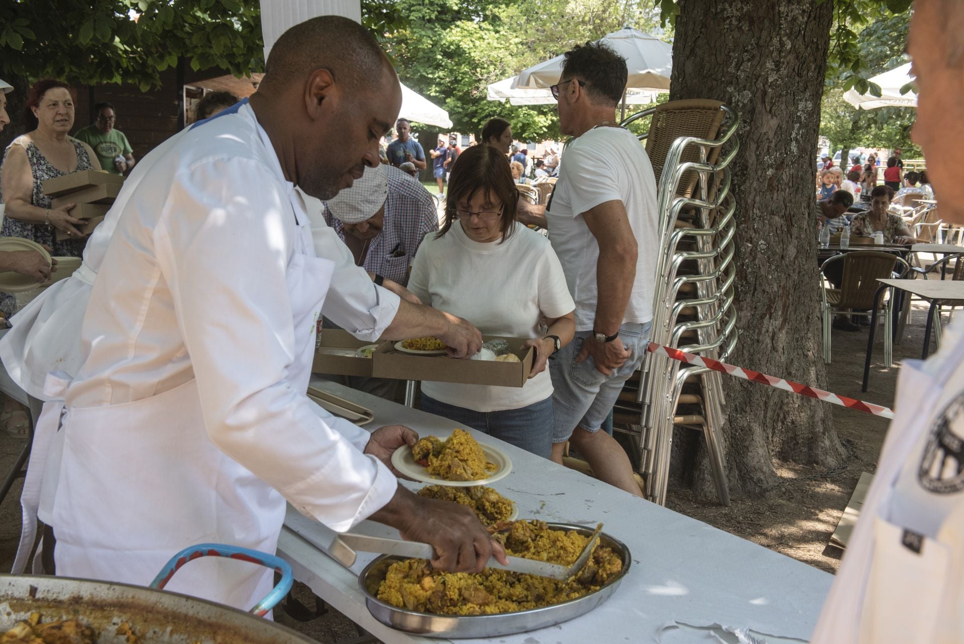 La paella popular de Apadefim, en imágenes