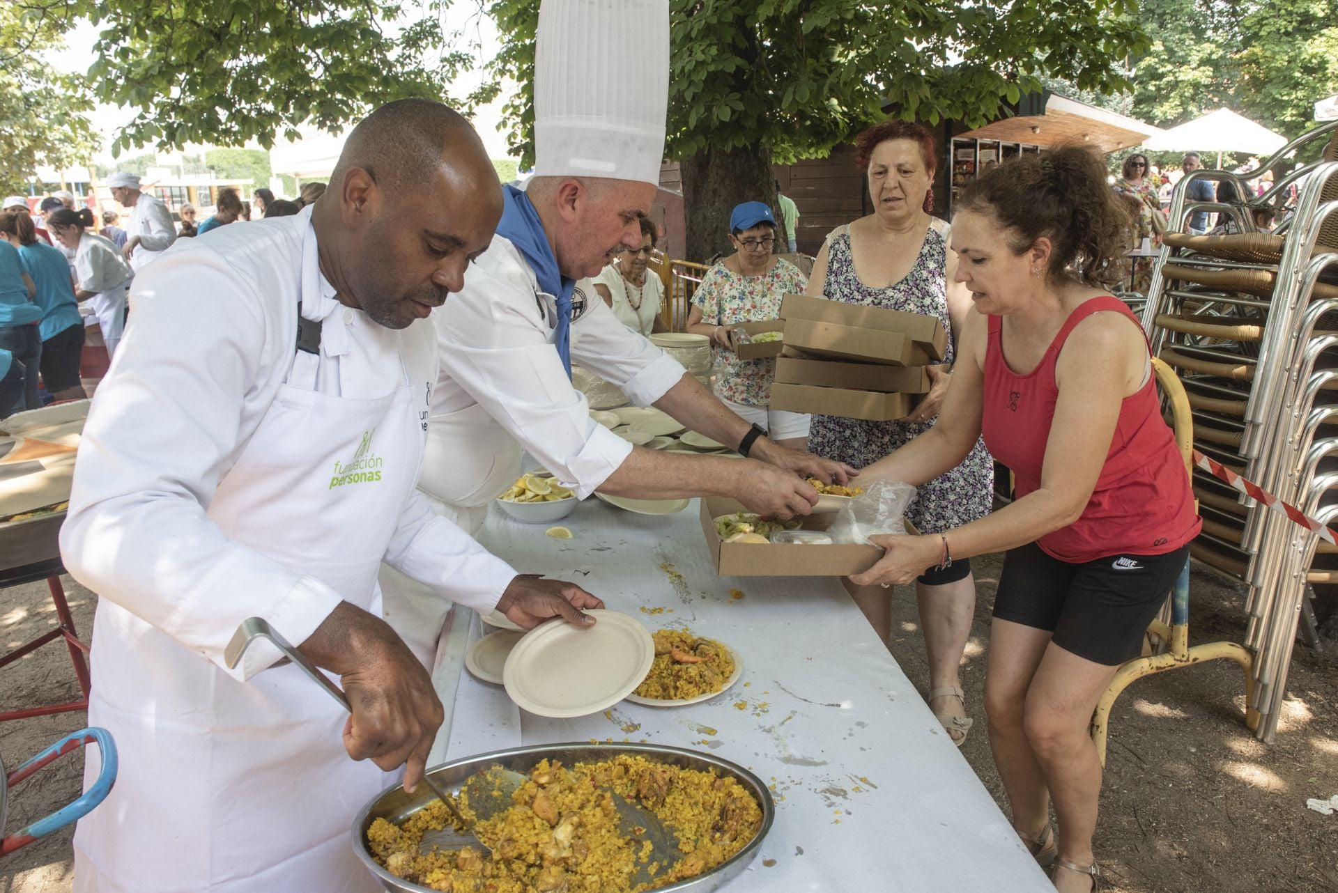 La paella popular de Apadefim, en imágenes