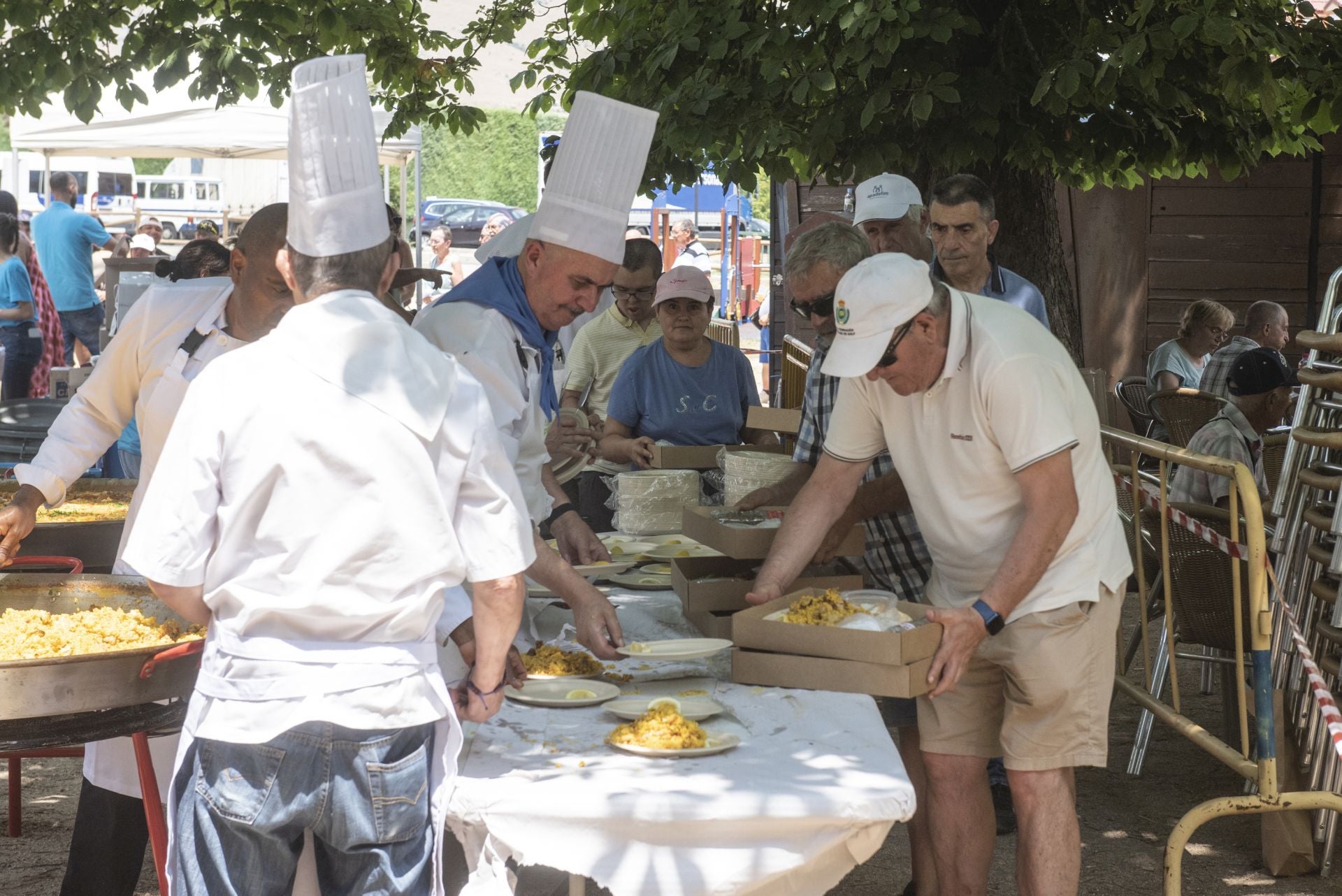 La paella popular de Apadefim, en imágenes