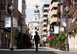 La calle Santiago, casi vacía, a media tarde de este jueves.