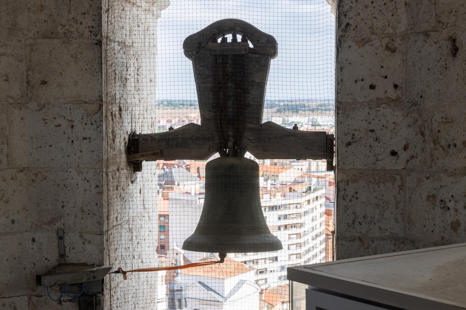 Campana de origen desconocido.