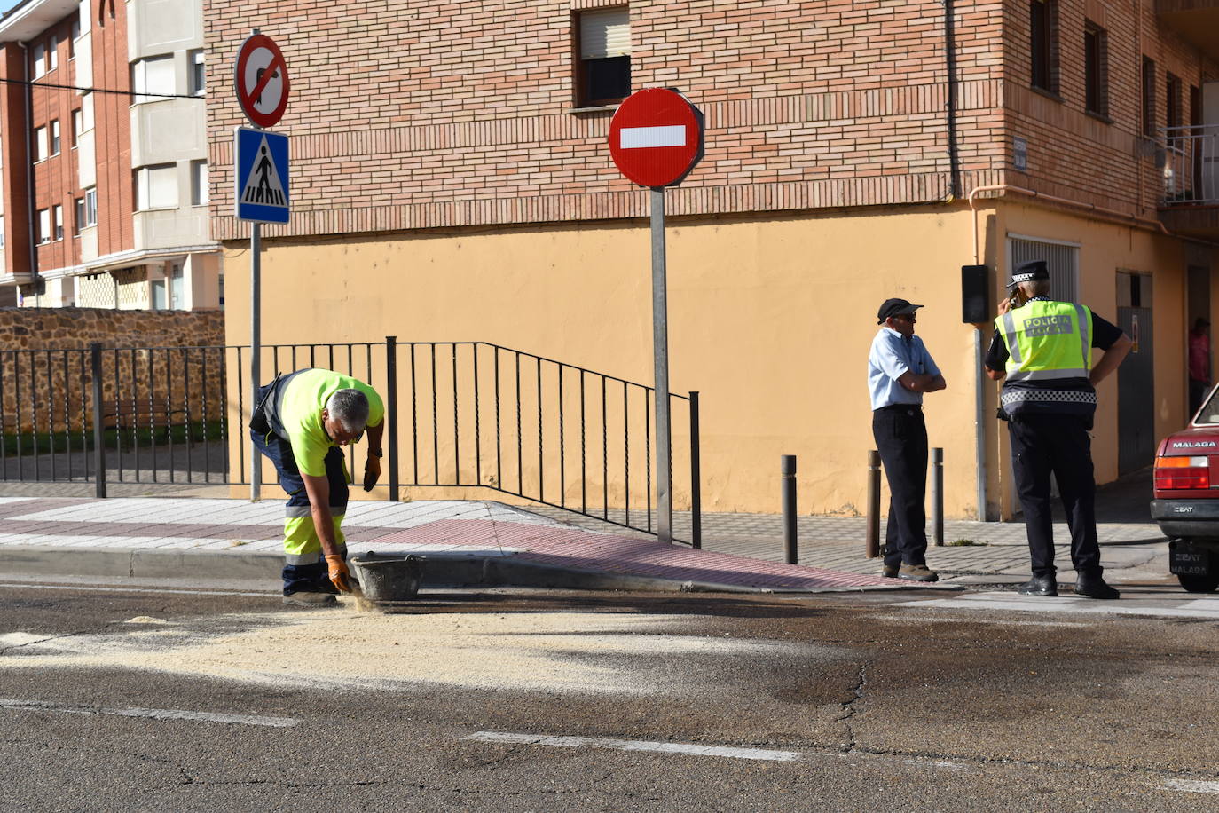 Aparatoso accidente de tráfico en Aguilar