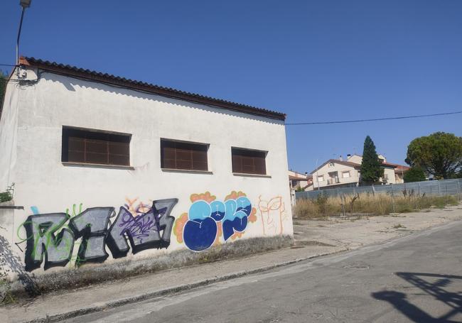 Nave que se ha demoler en Cuéllar para facilitar la construcción del centro de salud.