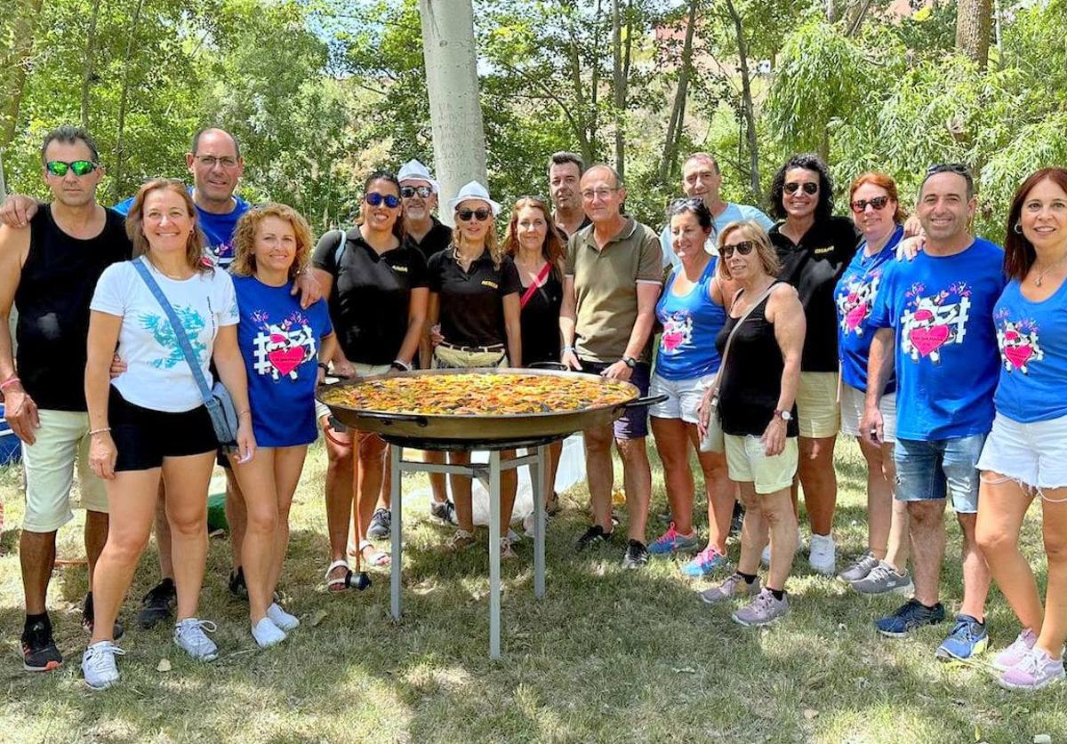 Imagen principal - Paellada porpular con motivo del Día de las Peñas y desfile mixto de majorettes.