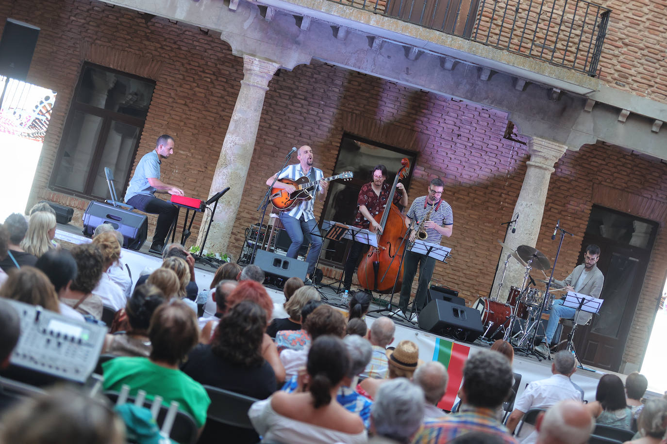 Los atardeceres llenan de música el castillo de Monzón