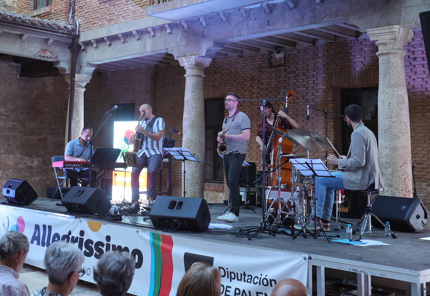 Los atardeceres llenan de música el castillo de Monzón
