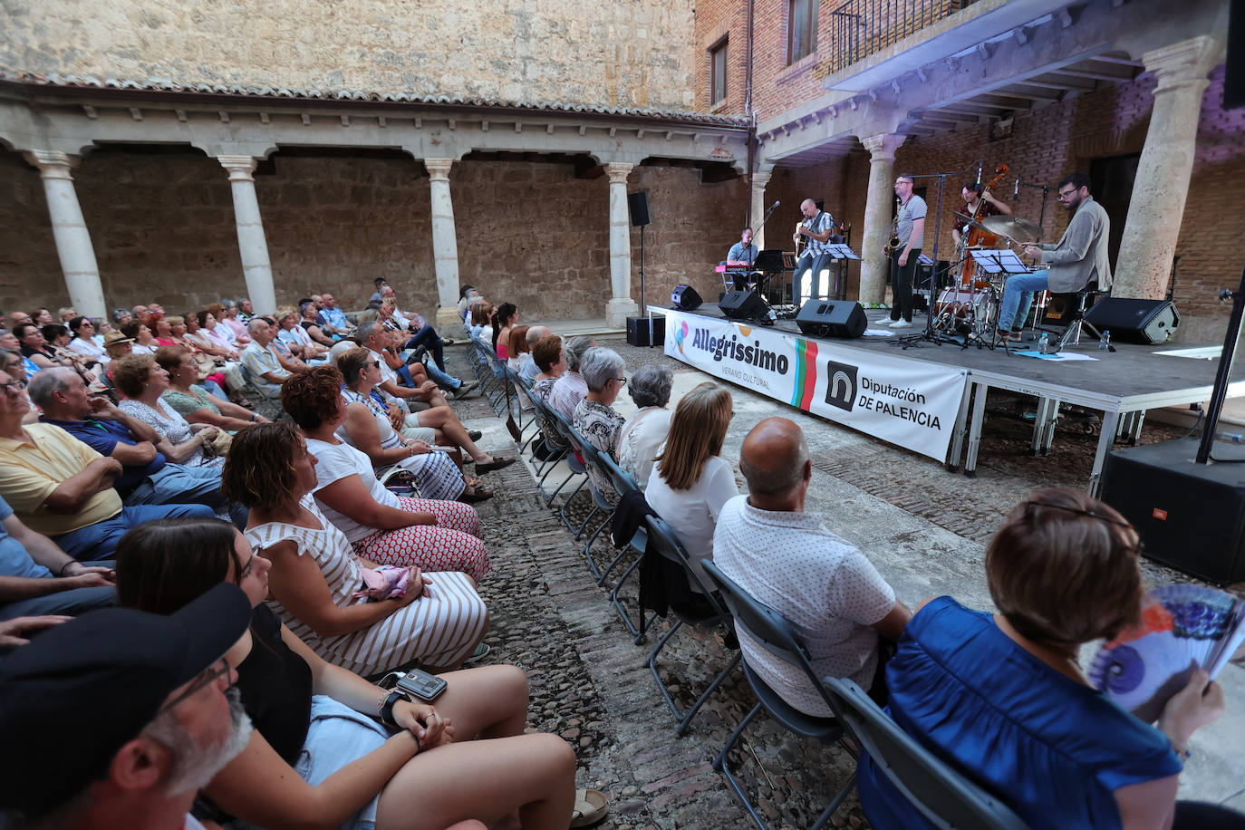 Los atardeceres llenan de música el castillo de Monzón