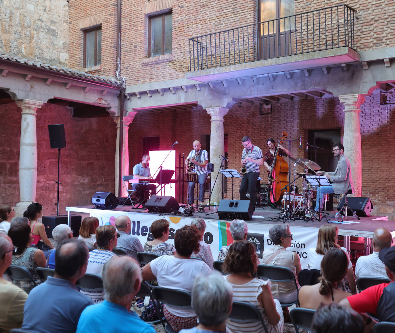 Los atardeceres llenan de música el castillo de Monzón