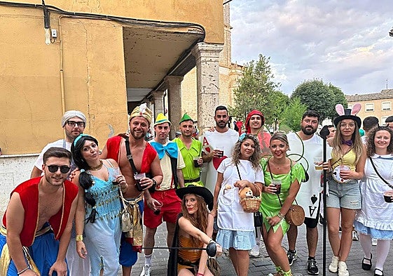 Personajes de cuentos y de novelas se entremezclaron entre los participantes.