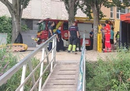 Rescate de la víctima en el río el pasado lunes.