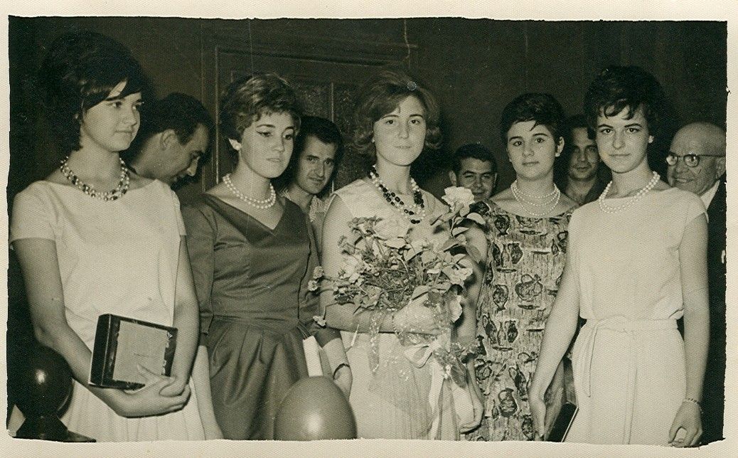 Carmina Ballesteros reina de las fiestas 1961 y sus damas de honor.