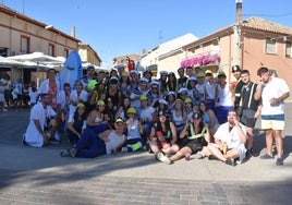Los peñistas animan las fiestas con sus disfraces.
