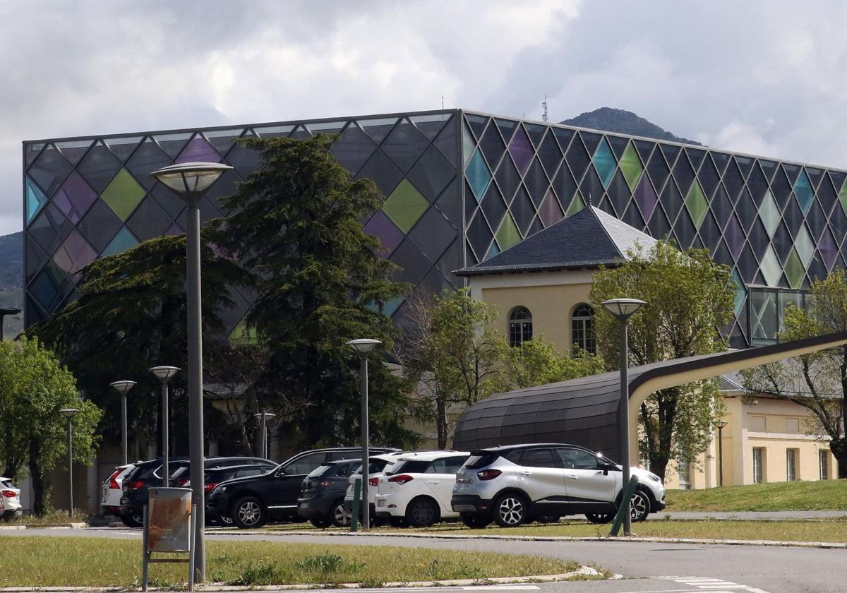 Aparcamiento anexo en el Palacio de Congresos y Exposiciones de la Faisanera, en al finca de Quitapesares.