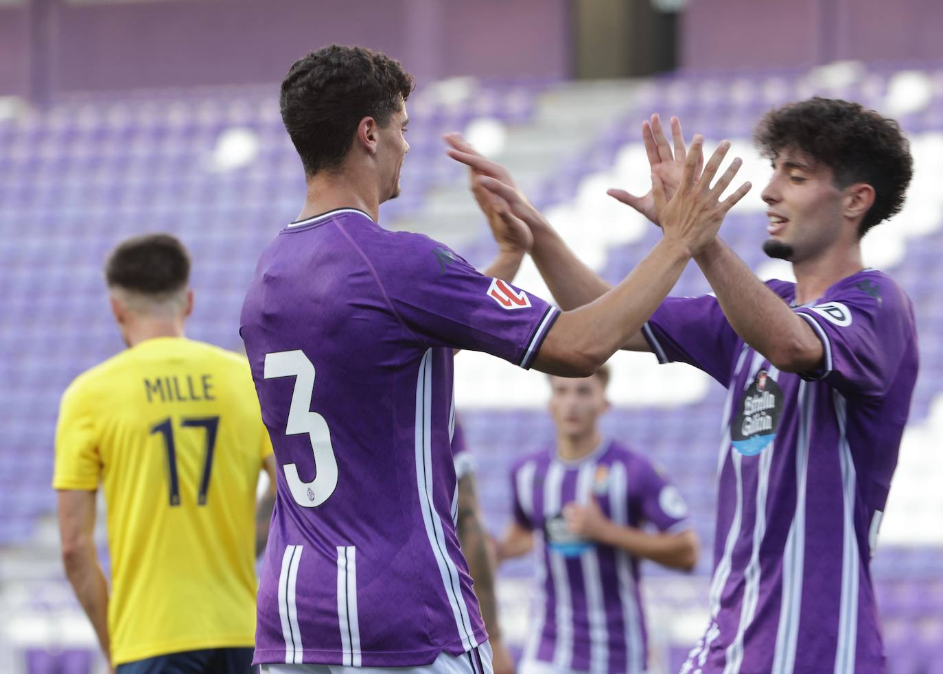 Las imágenes del amistoso en el José Zorrilla entre el Real Valladolid y el Pau Fútbol Club