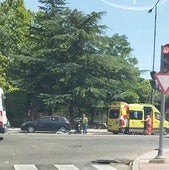 Un coche en el que viajaban tres niños choca contra una ambulancia en Las Delicias