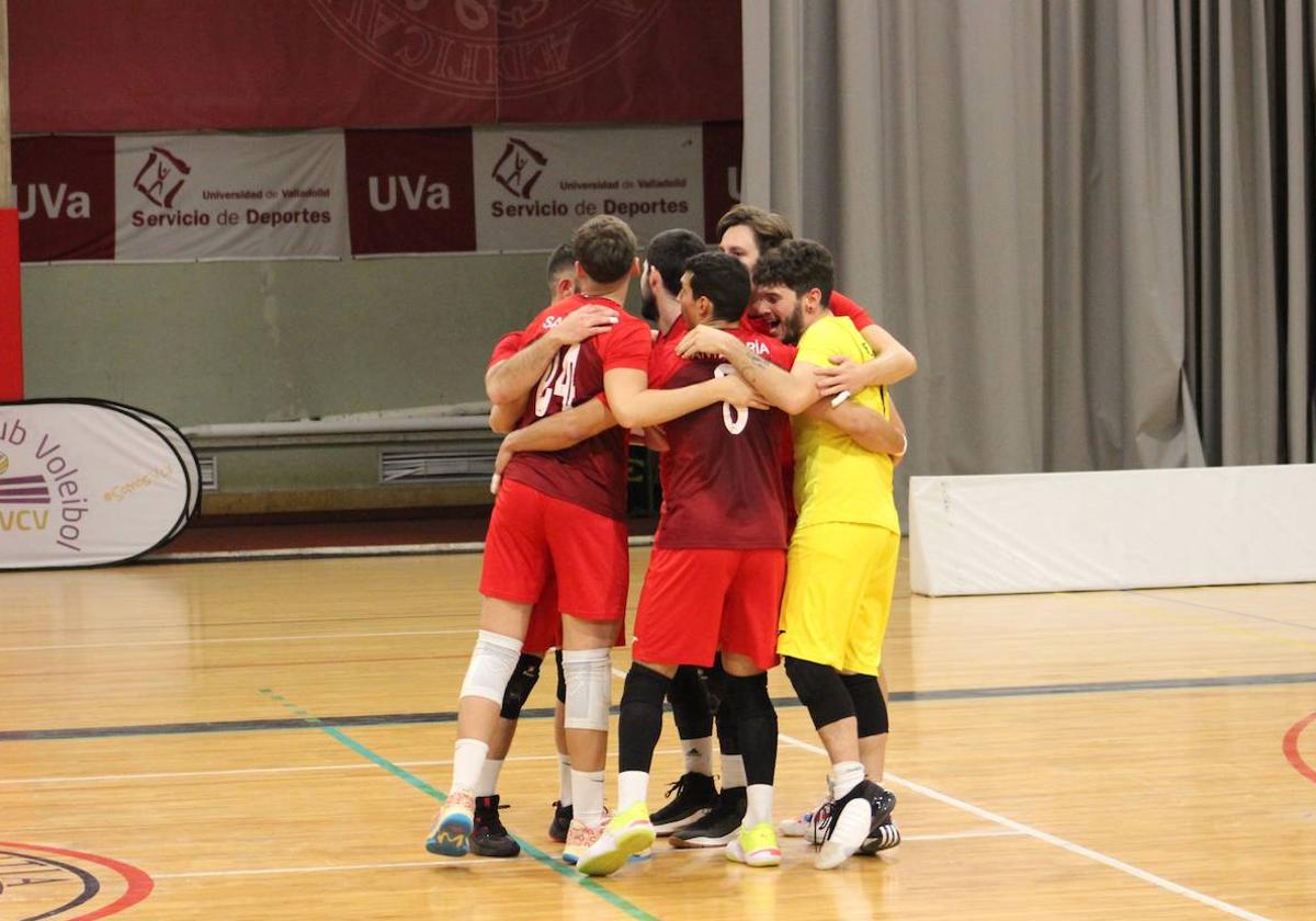 Los jugadores del UVa VCV celebran un triunfo.