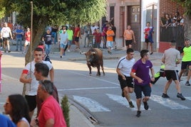 Varios corredores, en las calles de La Seca.