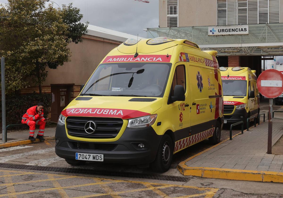 Ambulancias en Urgencias del Río Carrión en una imagen de archivo.