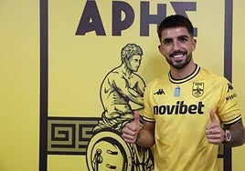Monchu posa con la camiseta del Aris como nuevo jugador del equipo griego.