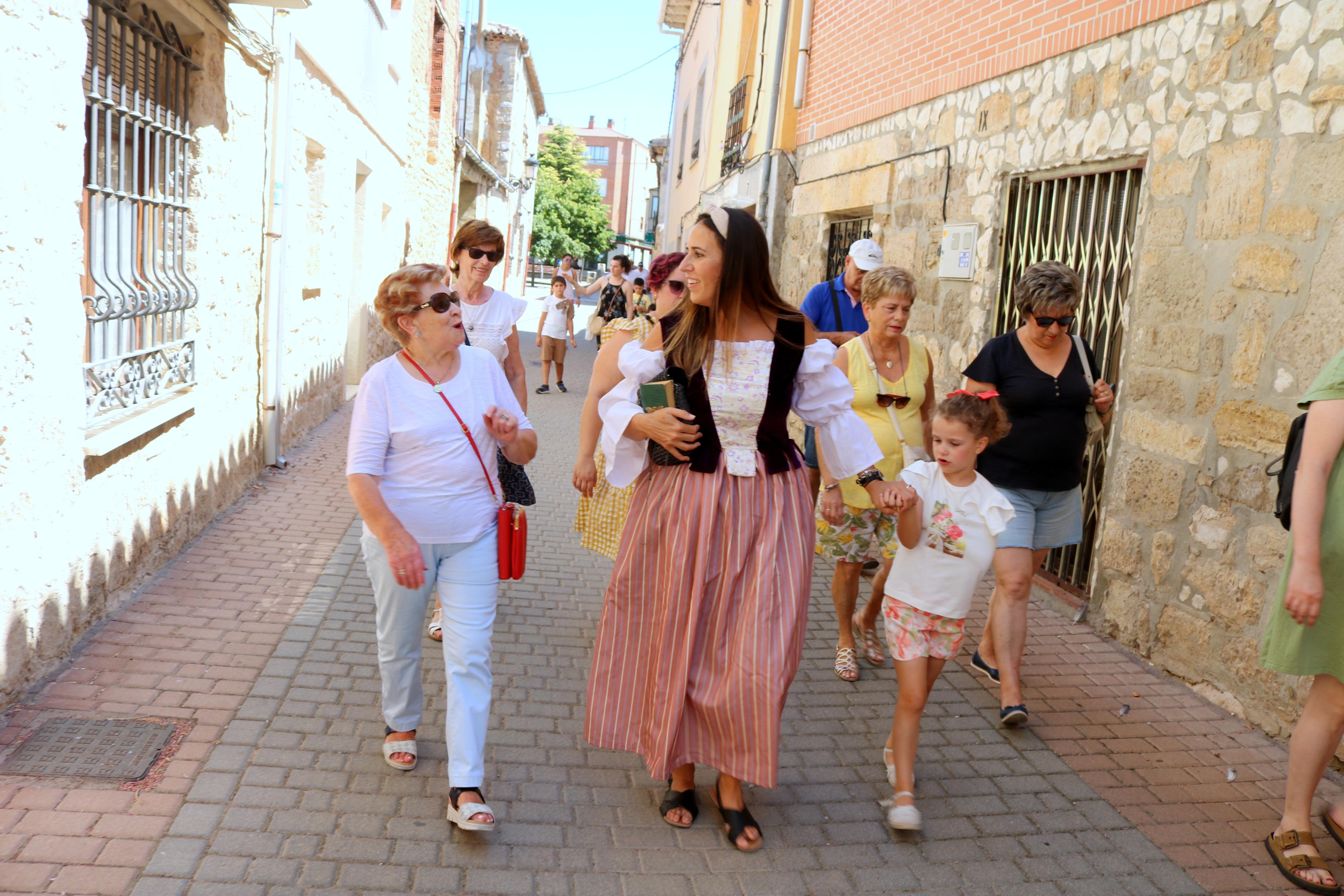 La doncella Doña Inés muestra el patrimonio de Torquemada