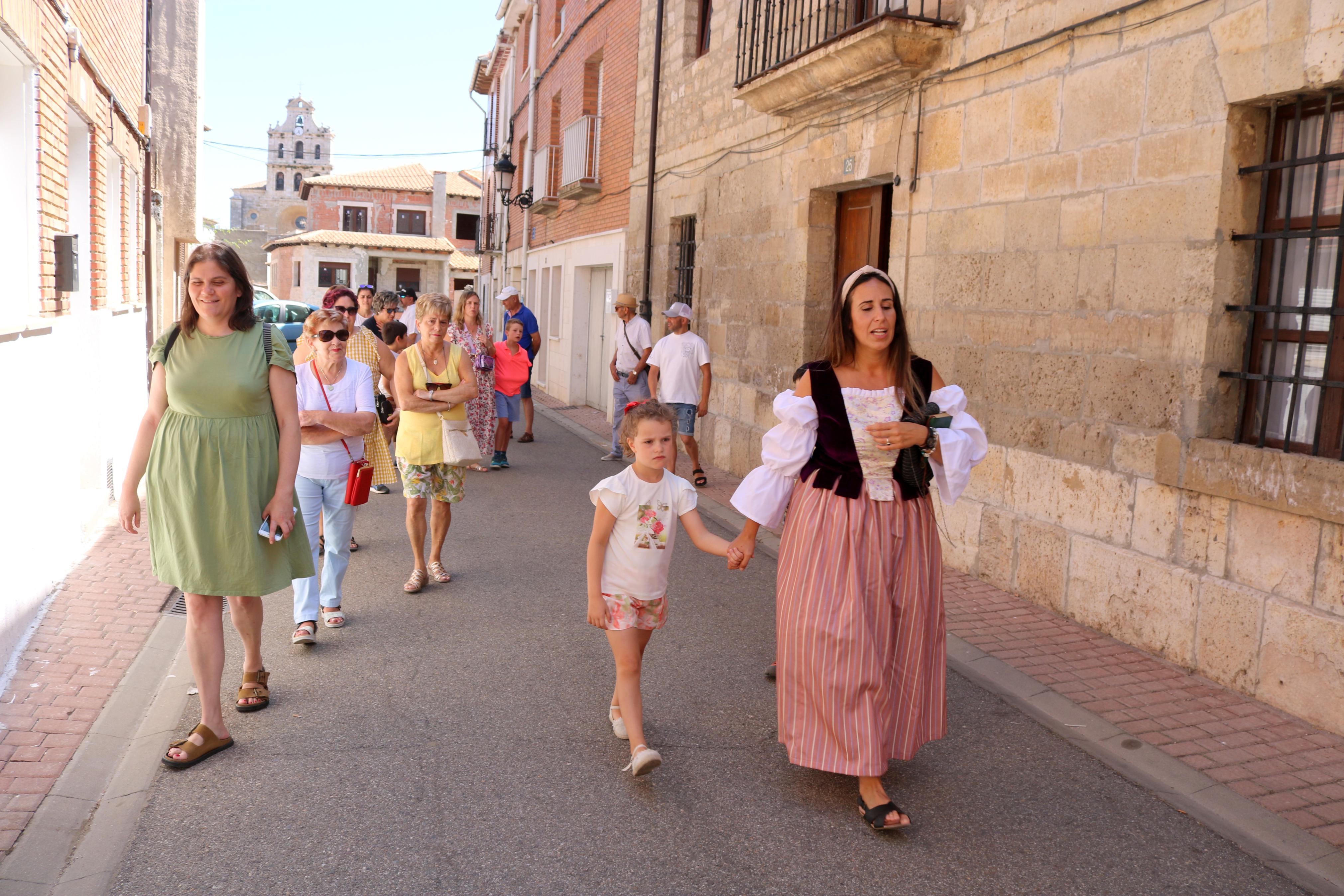 La doncella Doña Inés muestra el patrimonio de Torquemada